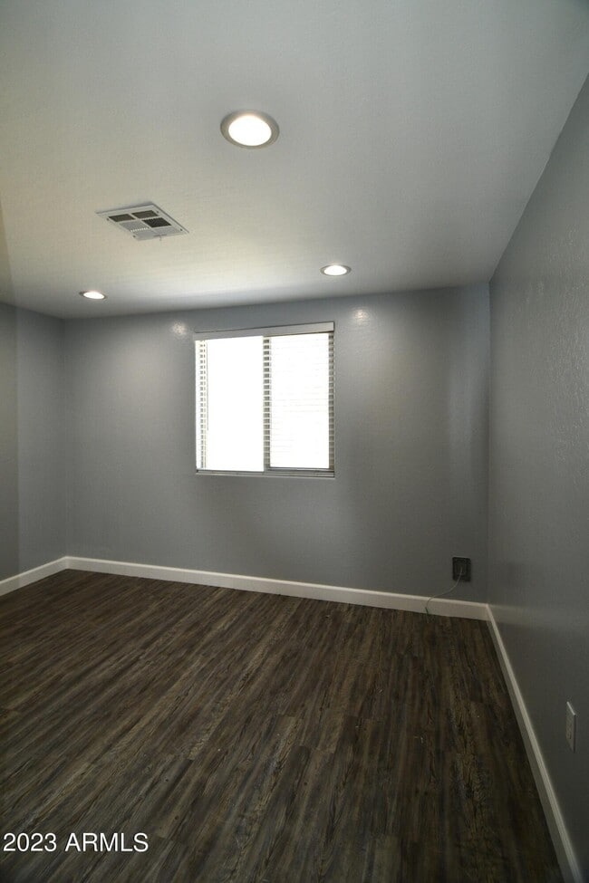 Building Photo - 3018 W Hazelwood St