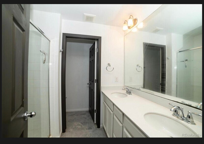 Building Photo - 15765 E Otero Ave