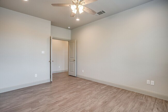 Building Photo - 2833 Forest Park Blvd