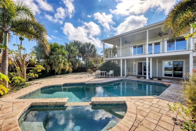 Building Photo - 3601 Coquina Key Dr SE