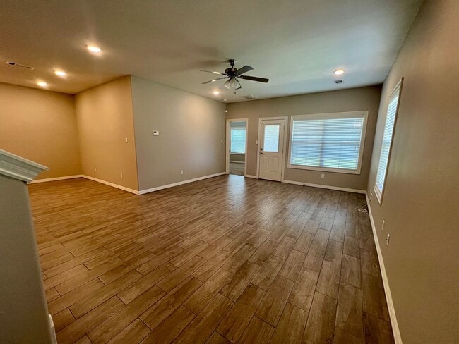 Building Photo - 9916 Landry Dr