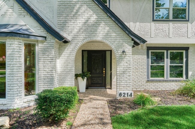 Building Photo - 6214 Fawnwood Dr