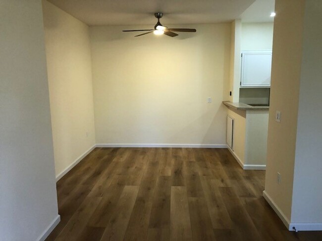 Building Photo - Cute and Cozy 1Br/1Ba Condo in Gated Commu...