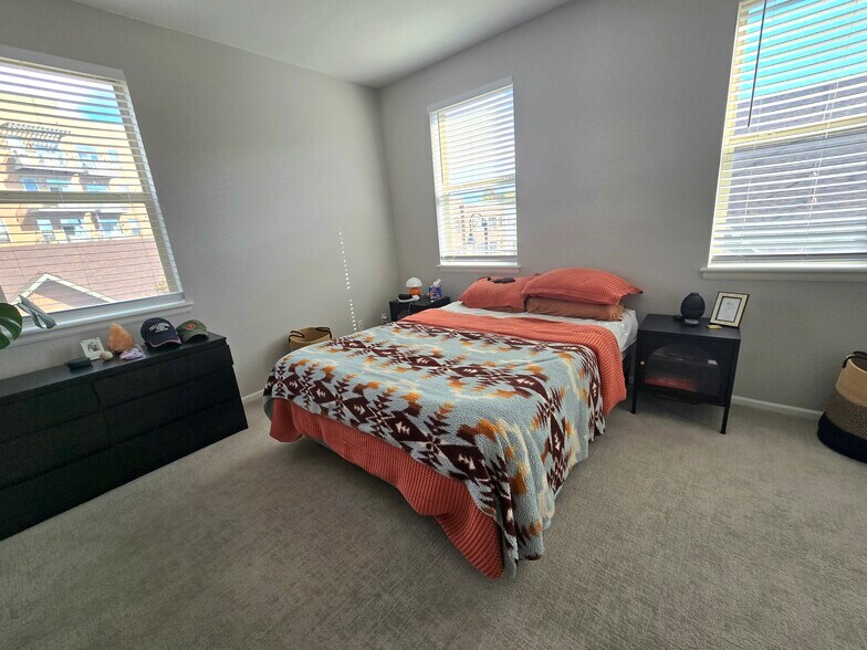 Building Photo - 5498 Zephyr Ct