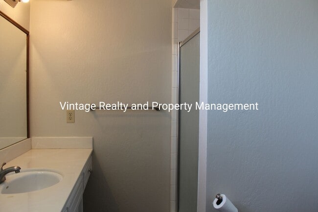 Building Photo - Back On The Rental Market Update 3 Bedroom Home With A Swimming Pool!!!