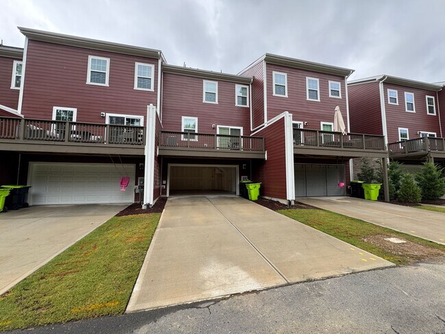 Building Photo - Lovely Colvard Farms Townhouse