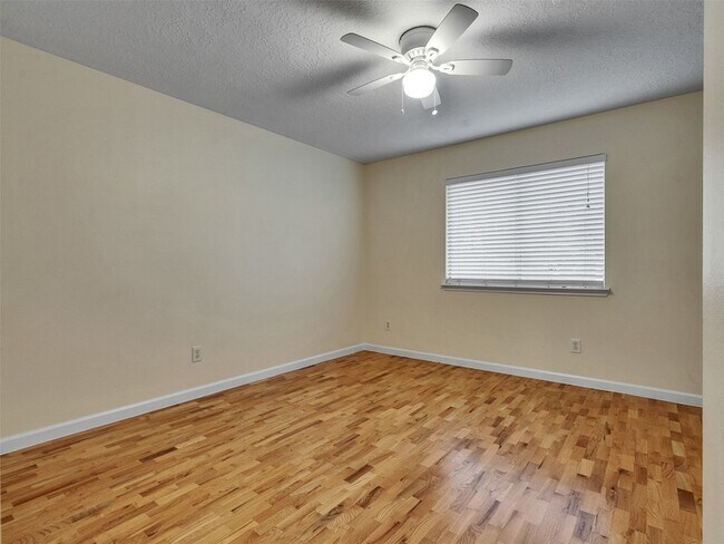 Building Photo - 1814 Oak Valley Dr