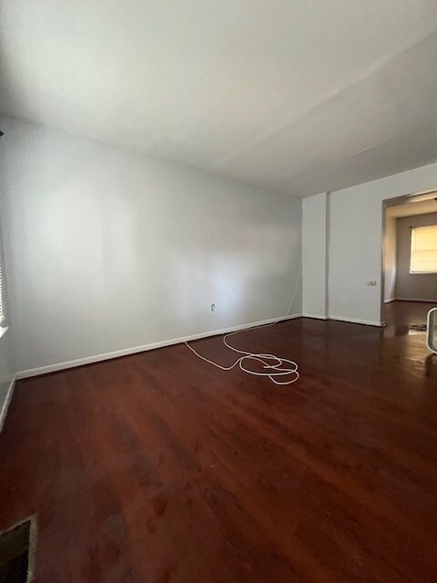 Building Photo - 3 bedroom 1.5 Bathroom