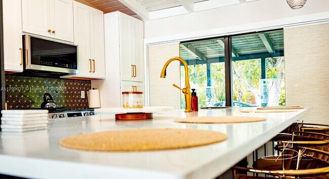 Building Photo - 2506 Bimini Ln