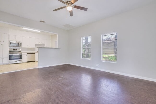Building Photo - 107 Windsor Ct