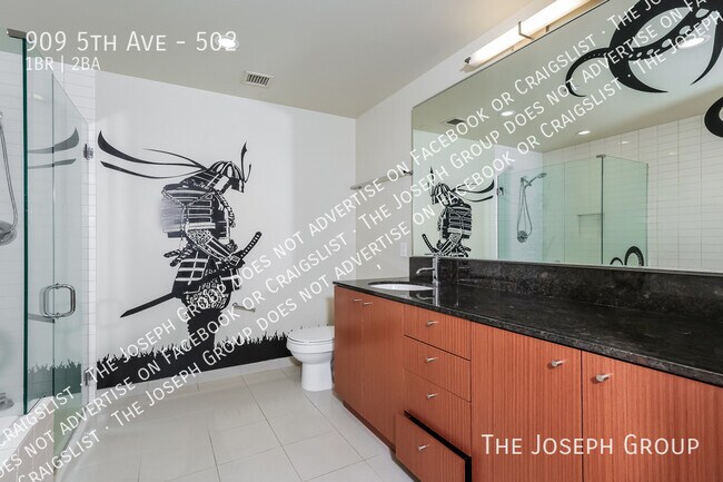 Building Photo - 909 5th Ave