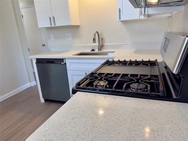 Building Photo - 1614 W Braker Ln