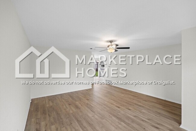 Building Photo - 2105 E Riviera Dr