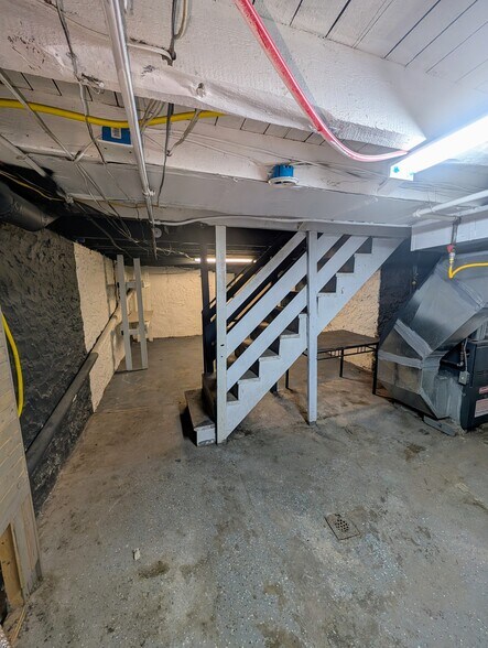 Building Photo - 927 Green St