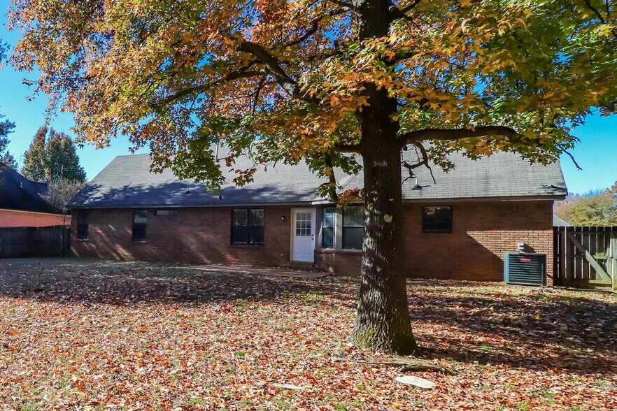 Building Photo - 4142 Hidden Fern Ln N