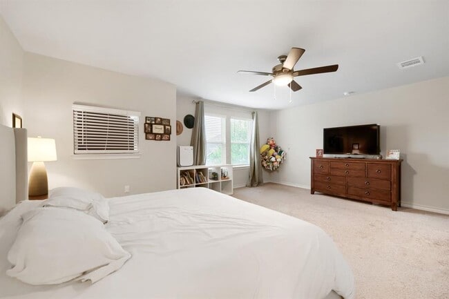 Building Photo - 12004 Cimaizon Dr