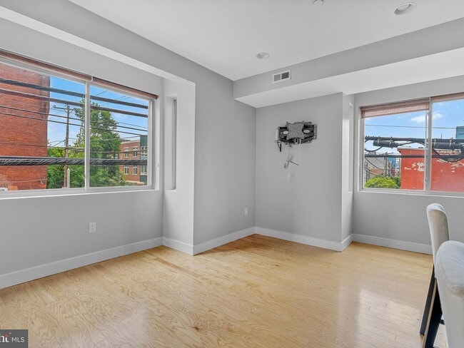 Building Photo - 900 N 16th St