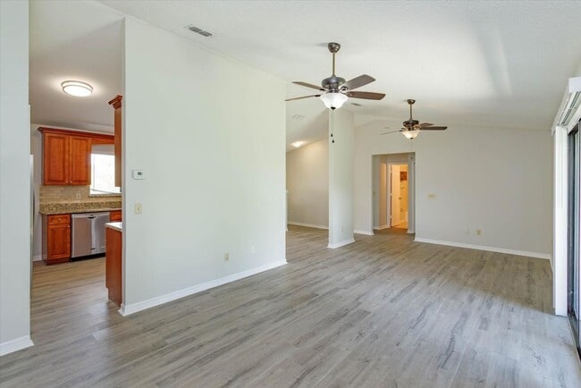 Building Photo - Gorgeous Single Family