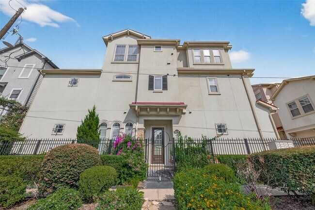 Building Photo - 931 W 23rd St