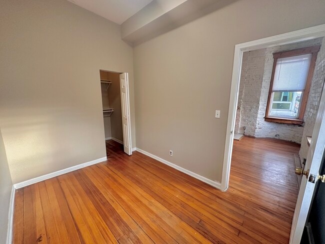 Building Photo - 851 N Ashland Ave