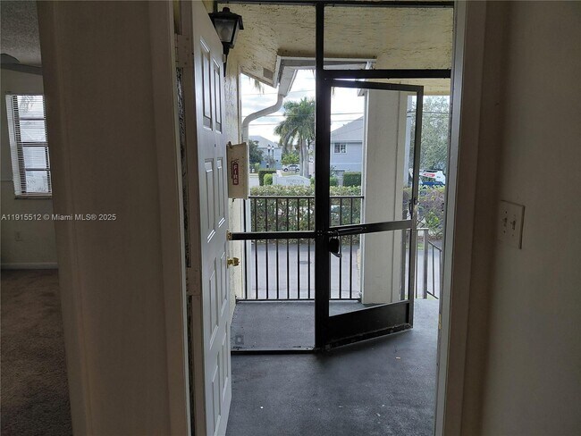 Building Photo - 999 Hamilton Dr