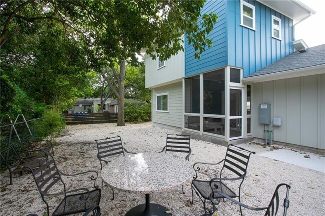 Building Photo - 6613 Woodrow Ave