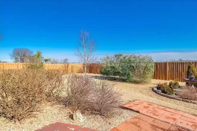 Building Photo - 2705 SW Glenn Ridge Rd