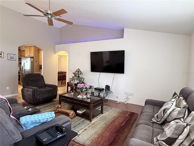 Building Photo - 10037 Crenshaw Cir