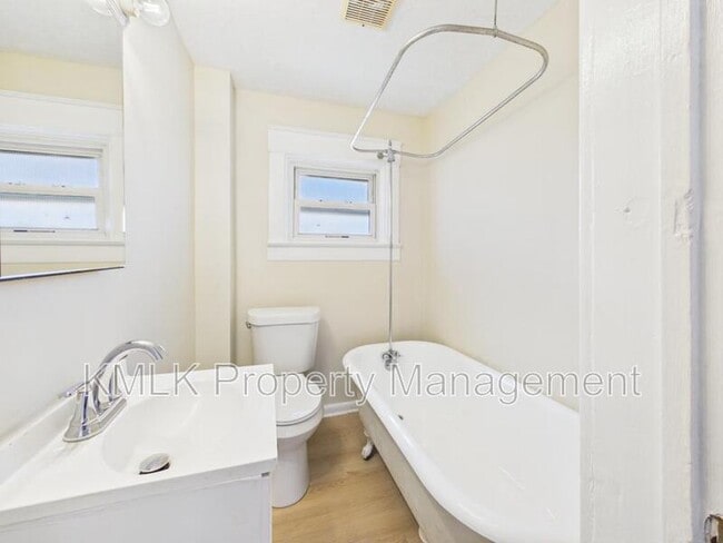 Building Photo - 773 Montana Ave