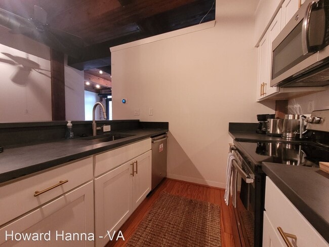 Building Photo - 1 br, 1 bath House - 230 W. Tazewell Stree...