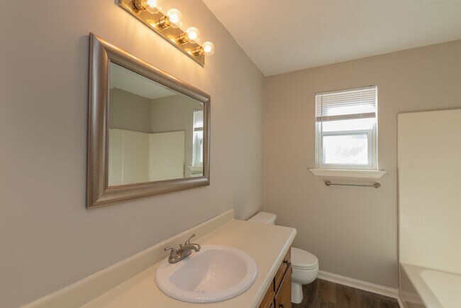 Building Photo - 2937 Dahlia Dr