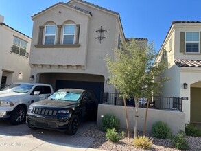 Building Photo - 1557 E Megan St