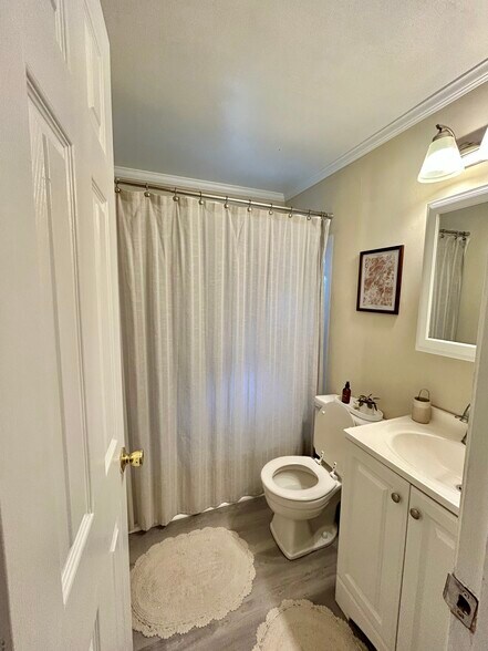 Bathroom - 1106 S Lombardy St