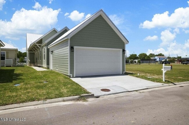 Building Photo - 254 Caillavet St