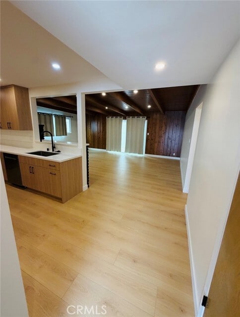 Building Photo - 10024 Norwich Ave