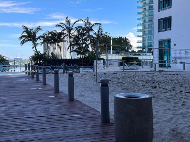 Building Photo - 888 Biscayne Blvd