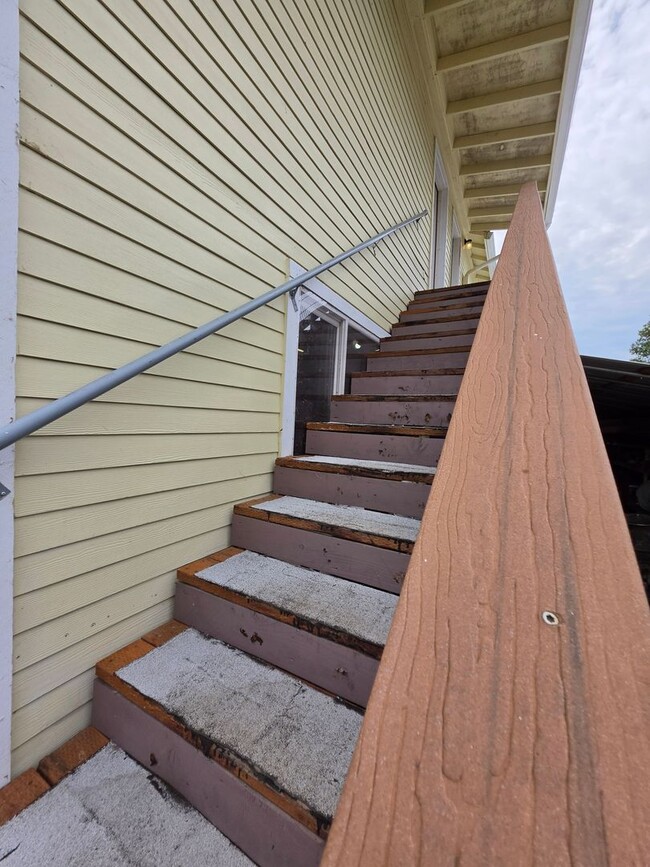 Building Photo - 1146 SW Lee Ln