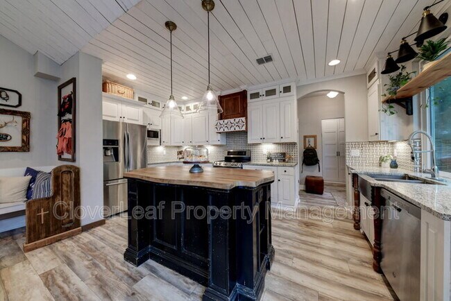 Building Photo - 28035 Delafield Dr
