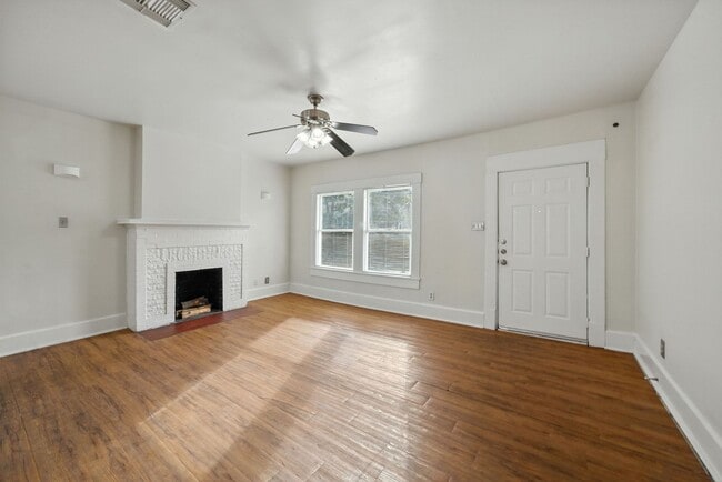 Building Photo - UT PRE-LEASE: 5 bed / 3 bath Remodeled Wes...