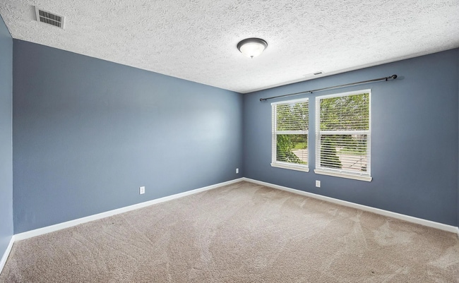Building Photo - 3185 Fleming Dr