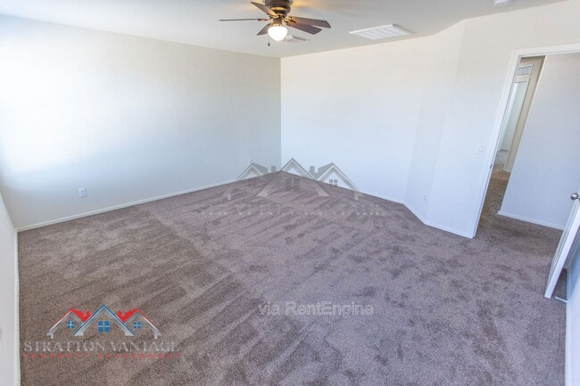 Building Photo - 5926 E Oasis Blvd