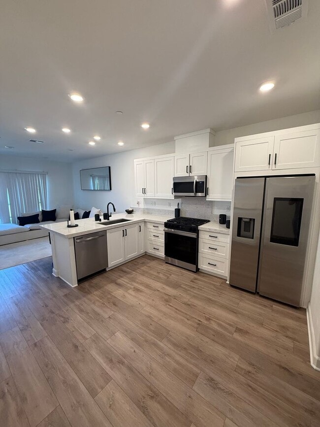 Building Photo - New Construction Town Home