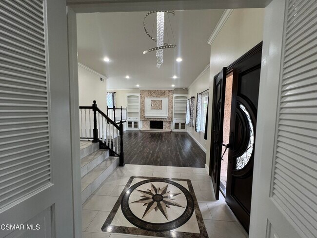 Building Photo - 334 W Avenida De Las Flores