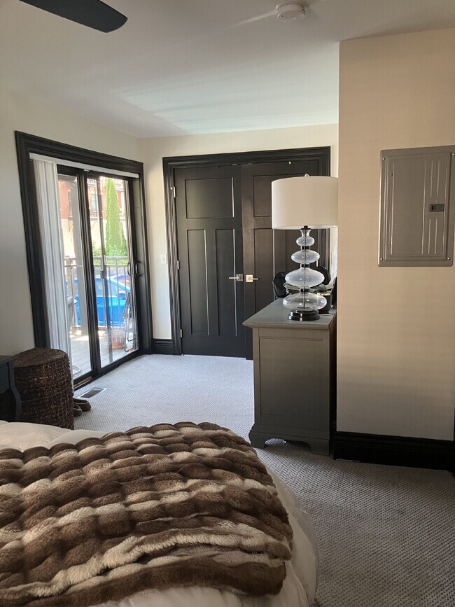 Building Photo - 1 BR in Village of Fairport Available Oct 1!