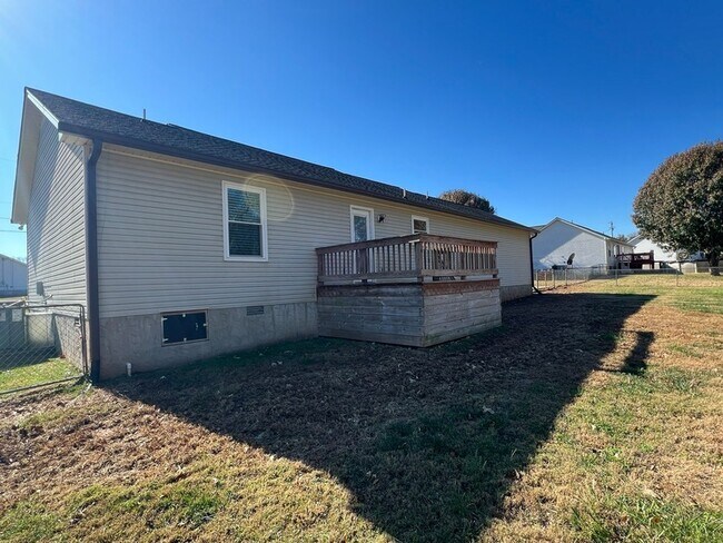 Building Photo - 204 Homewood Dr