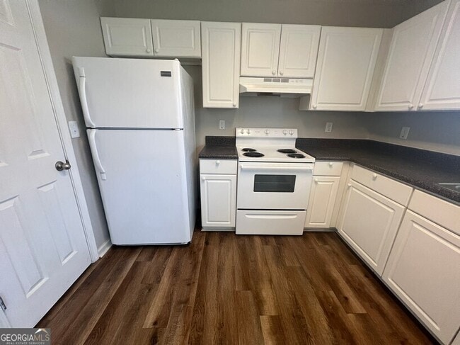 Building Photo - 309 Goldenrod Dr