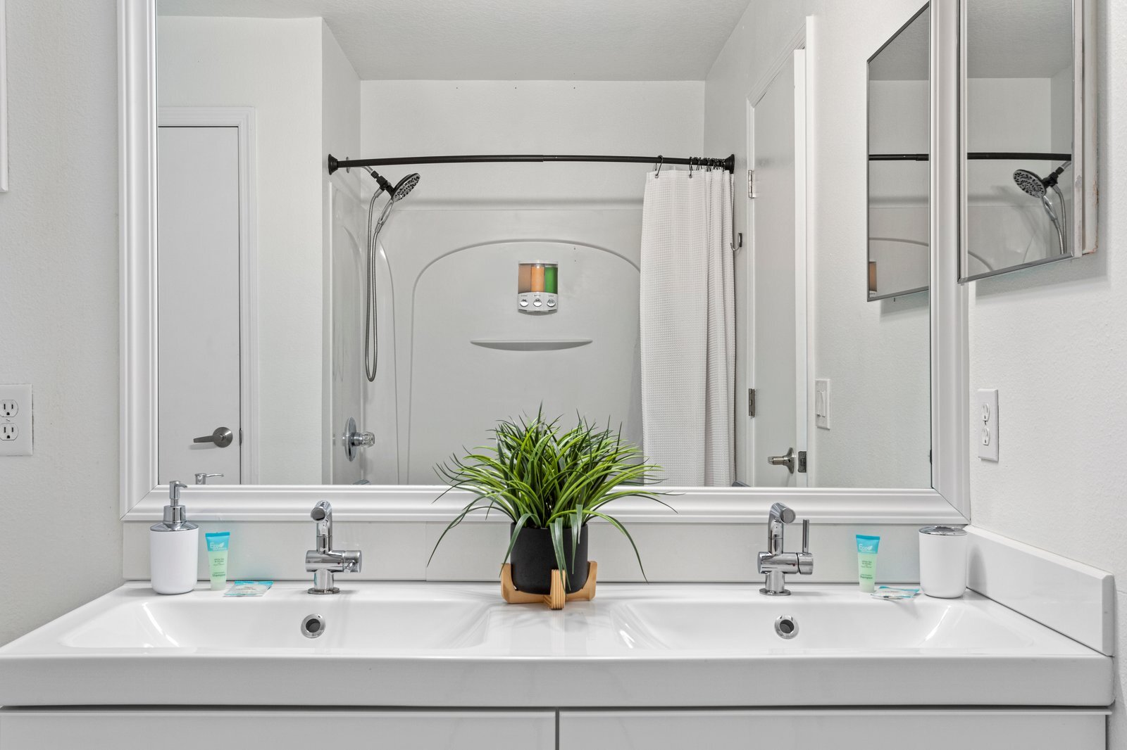 Building Photo - 642 Elderberry Dr