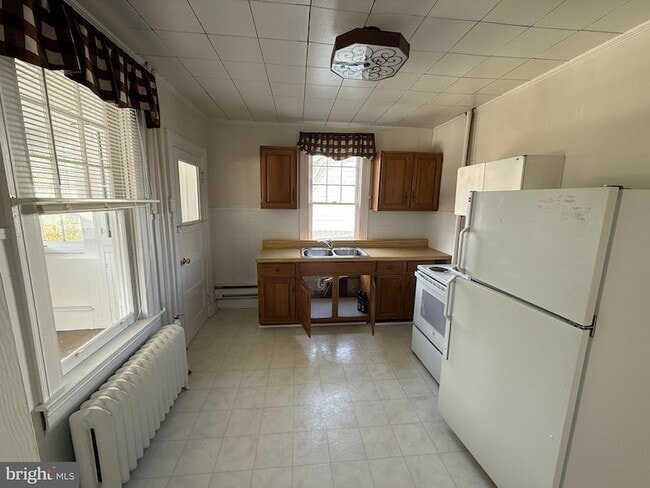 Building Photo - 21 S Stewart St