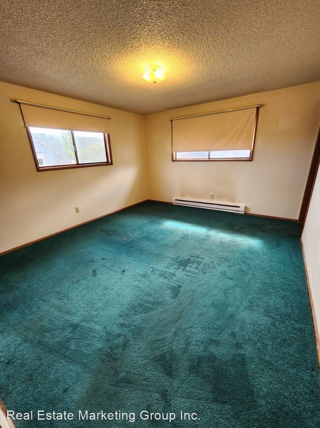 Building Photo - 3 br, 2 bath House - 2412 Eureka Ave