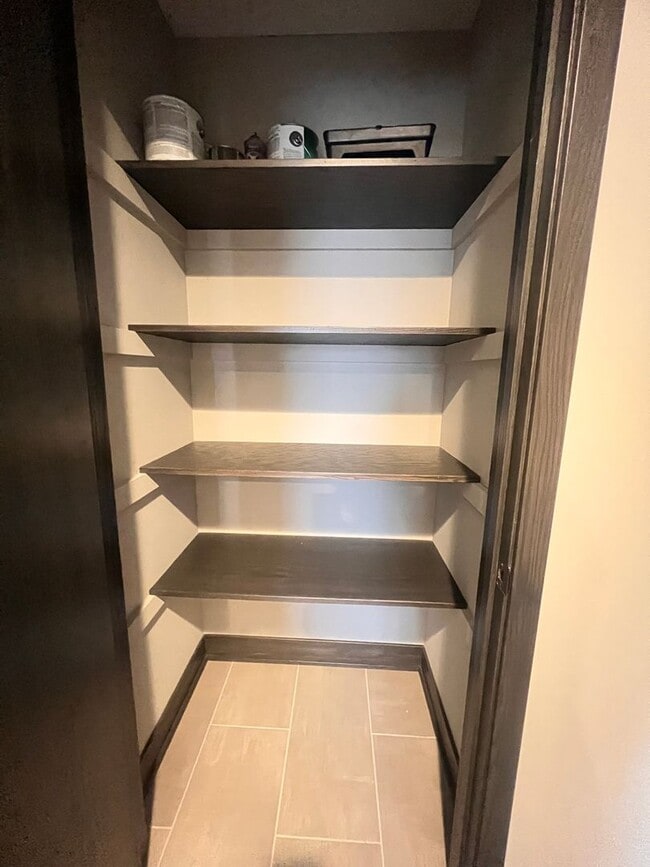 Building Photo - Four Bedroom Duplex in Caledonia!